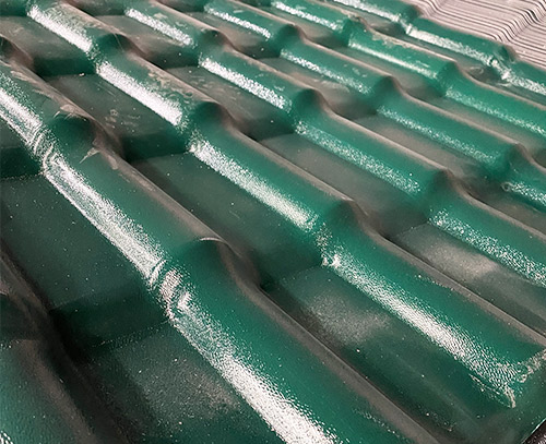 彩鋼板上可不可以鋪樹脂瓦？